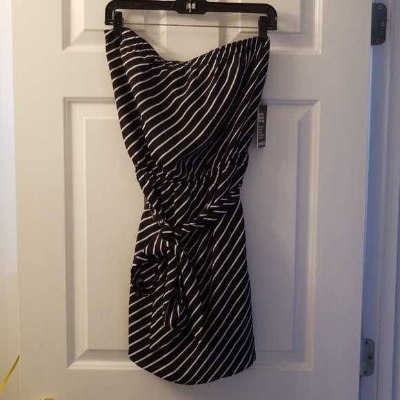 Express Dresses & Skirts - Gorgeous Express Strapless Mini Dress Size Meduim